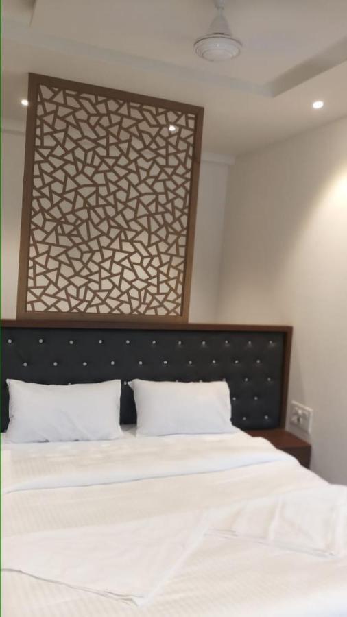 Dukes Plaza Hotel Kalyan Bagian luar foto