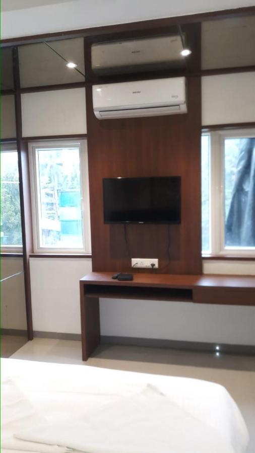 Dukes Plaza Hotel Kalyan Bagian luar foto